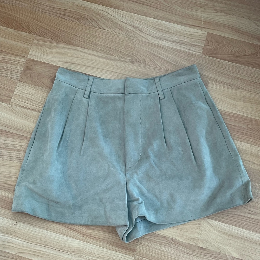 Alice + Olivia Grey 100% Real Suede Shorts - sample size - Small / 4 - 6